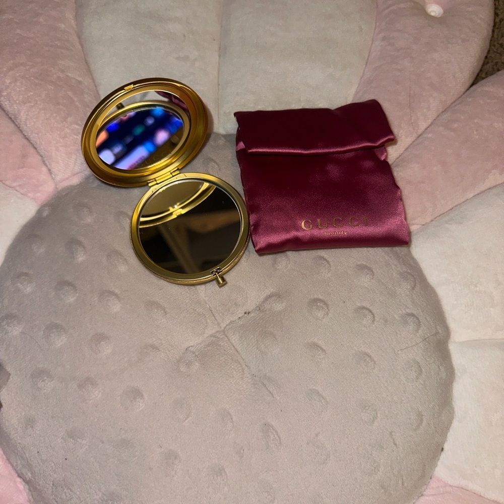 Gucci Floral Compact with Burgundy Pouch - Picture 2 of 4